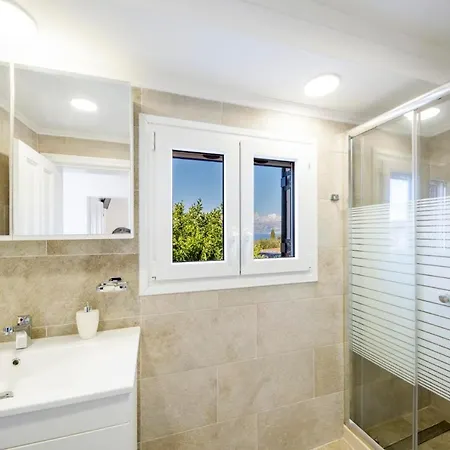 Vasilika Peritheias Sleeps 10 With Pool Air Con And Wifi Pithos