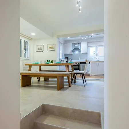 Vasilika Peritheias Sleeps 10 With Pool Air Con And Wifi Villa Pithos