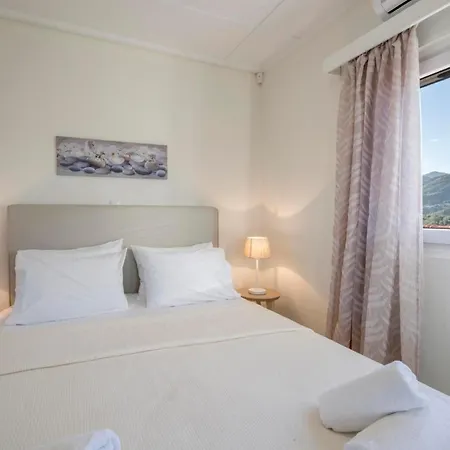 Vasilika Peritheias Sleeps 10 With Pool Air Con And Wifi